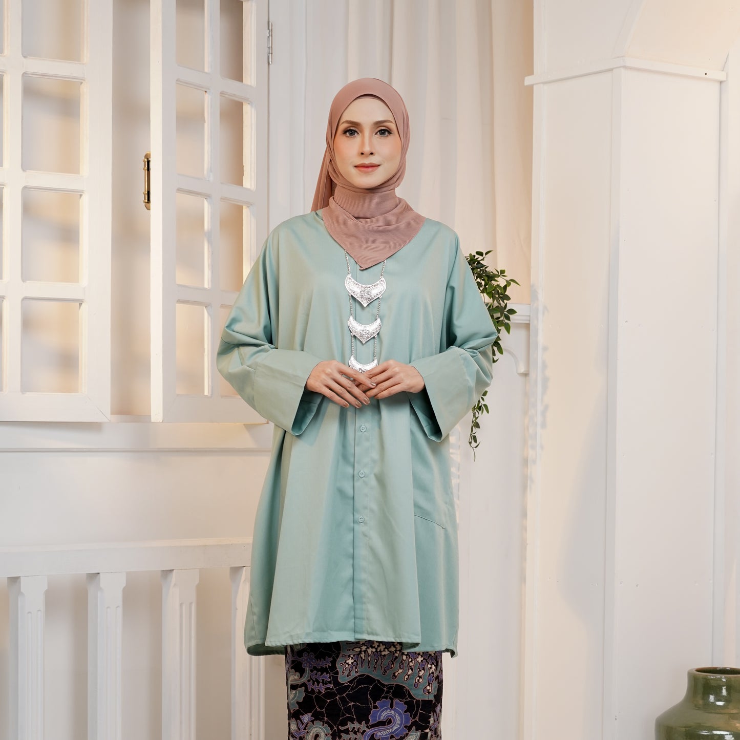 Kuntum Kebarung Set in Moss Green (Ladies) (NEW!)