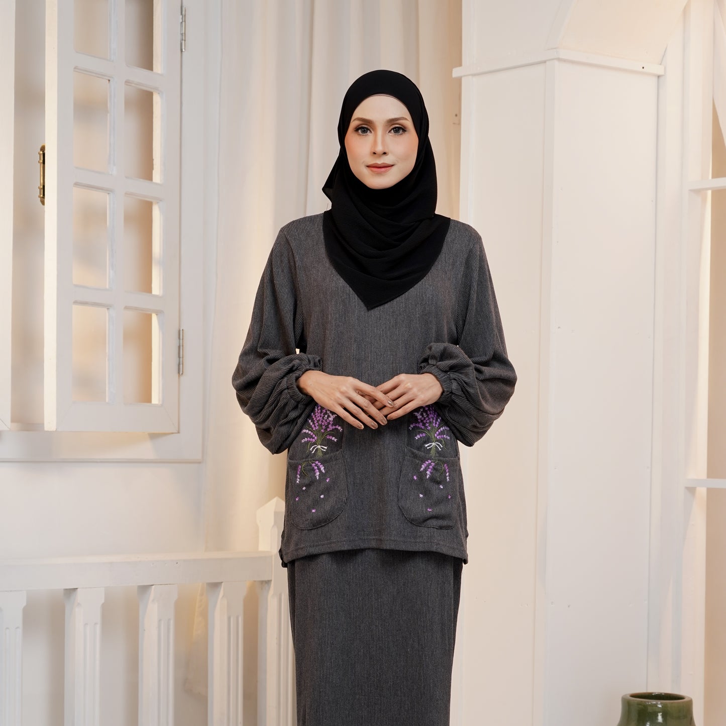 Aster Embroidery Set in Coal Black (Ladies) (NEW!)