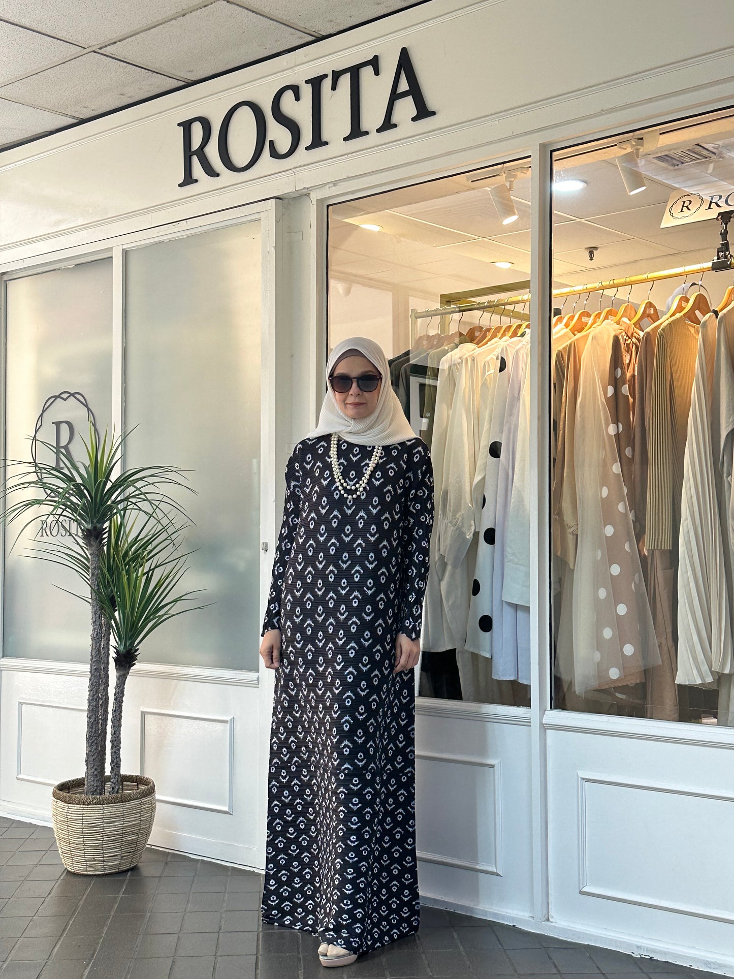 Lady Dewi Pleated Jubah in Black (SALE!)