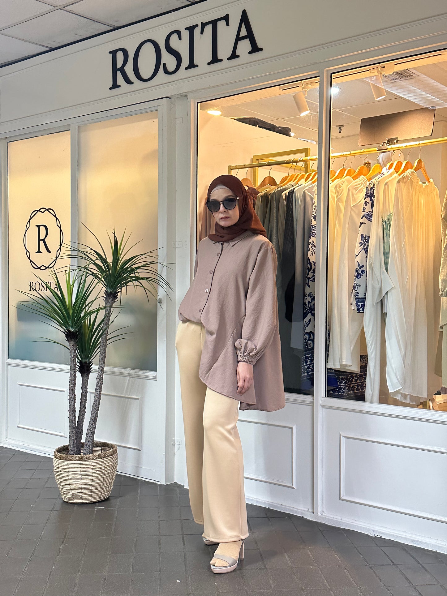 Gia Straight Cut Pants 2.0 in Beige