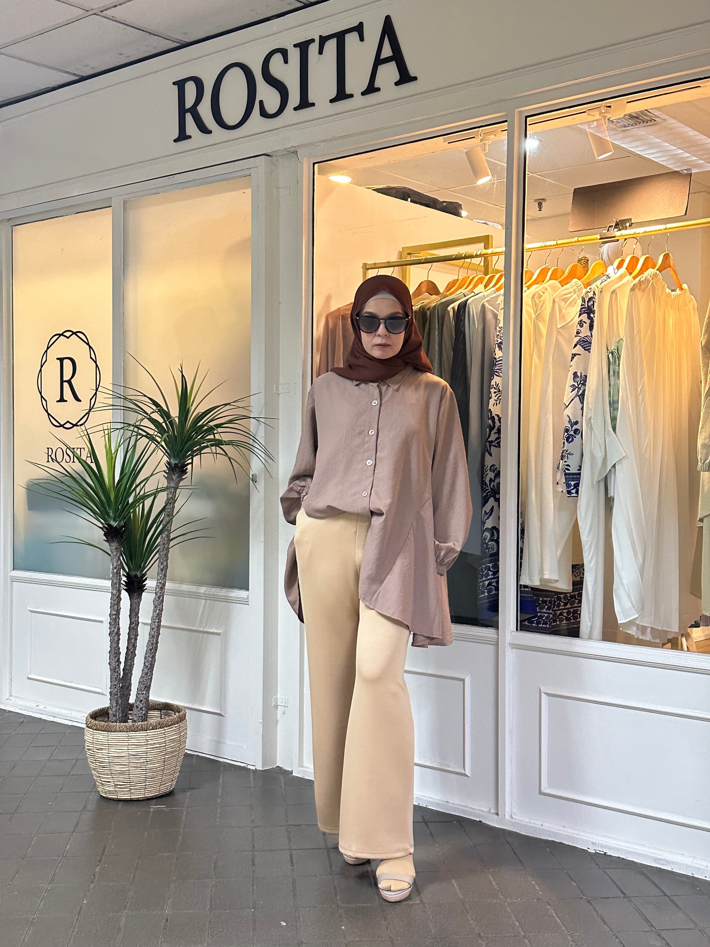 Gia Straight Cut Pants 2.0 in Beige