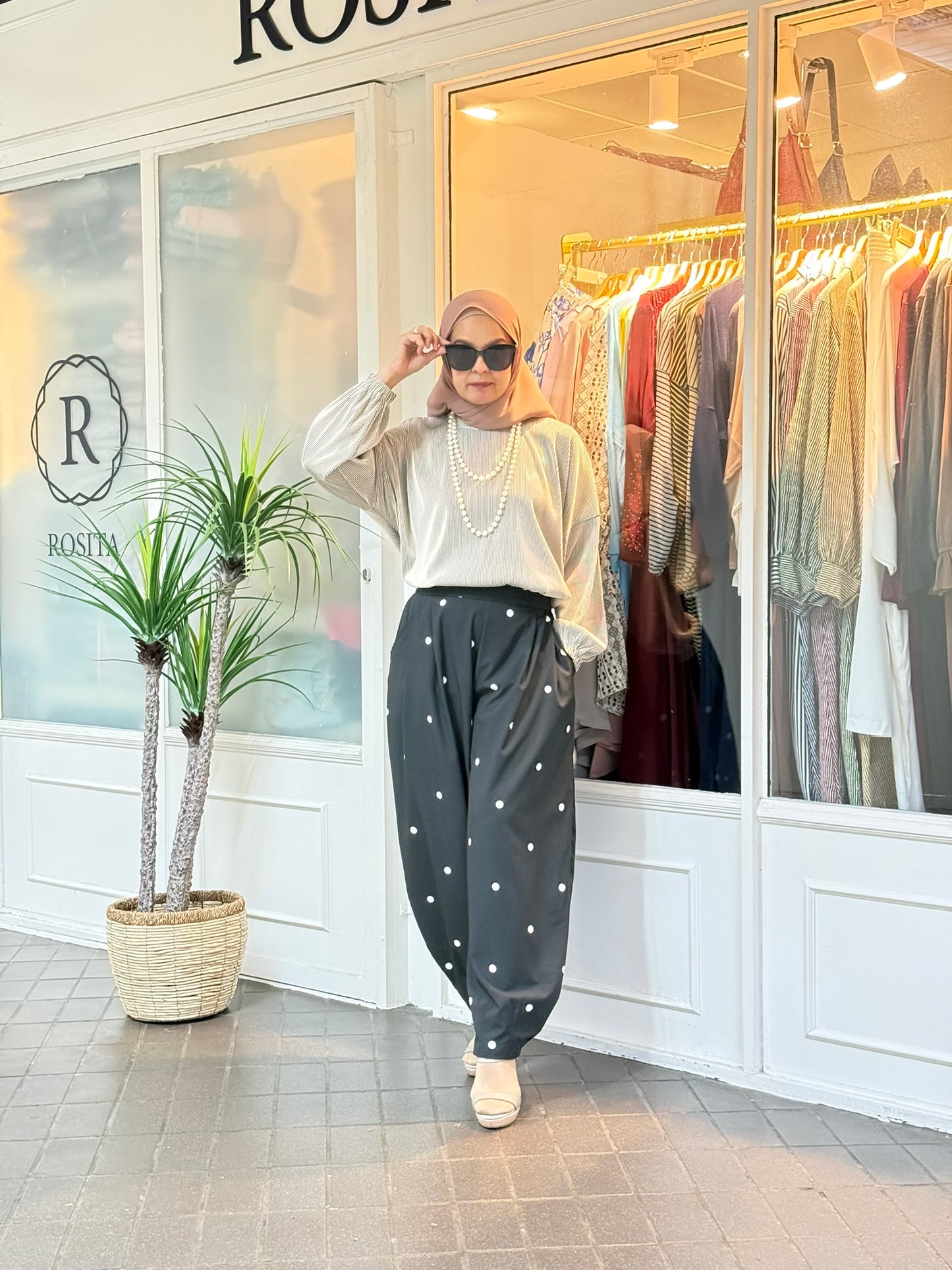 Hera Barrel Polkadot Pants in Black (NEW!)