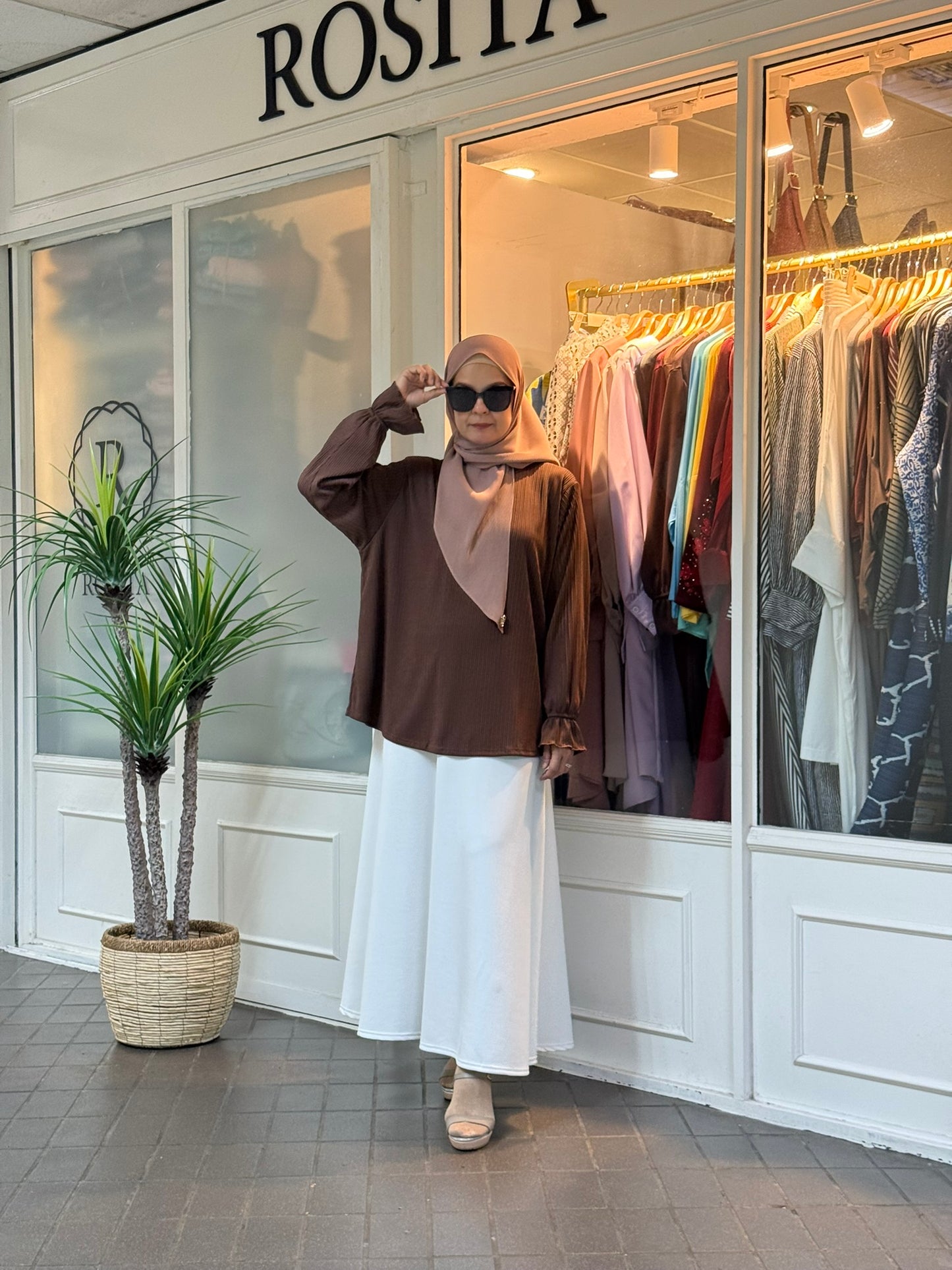 Reika Flounce Sleeves Top in Espresso (NEW!)