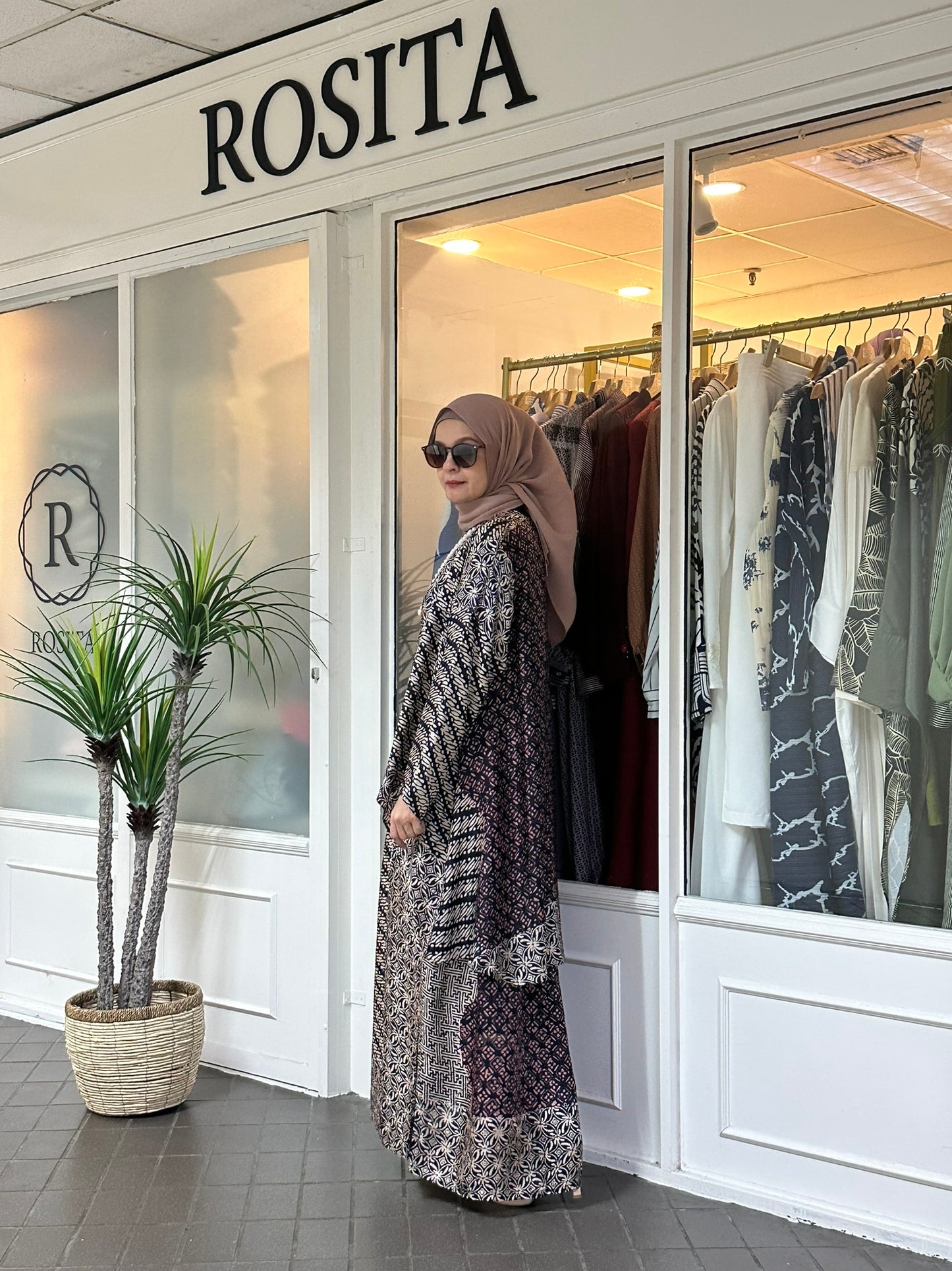 Dinda Batik Sutera Kurung Set in KP4 (NEW!)