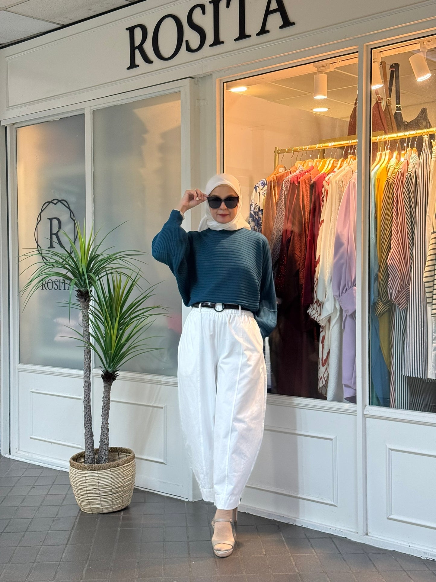 Audrey Barrel Pants in White (NEW!)