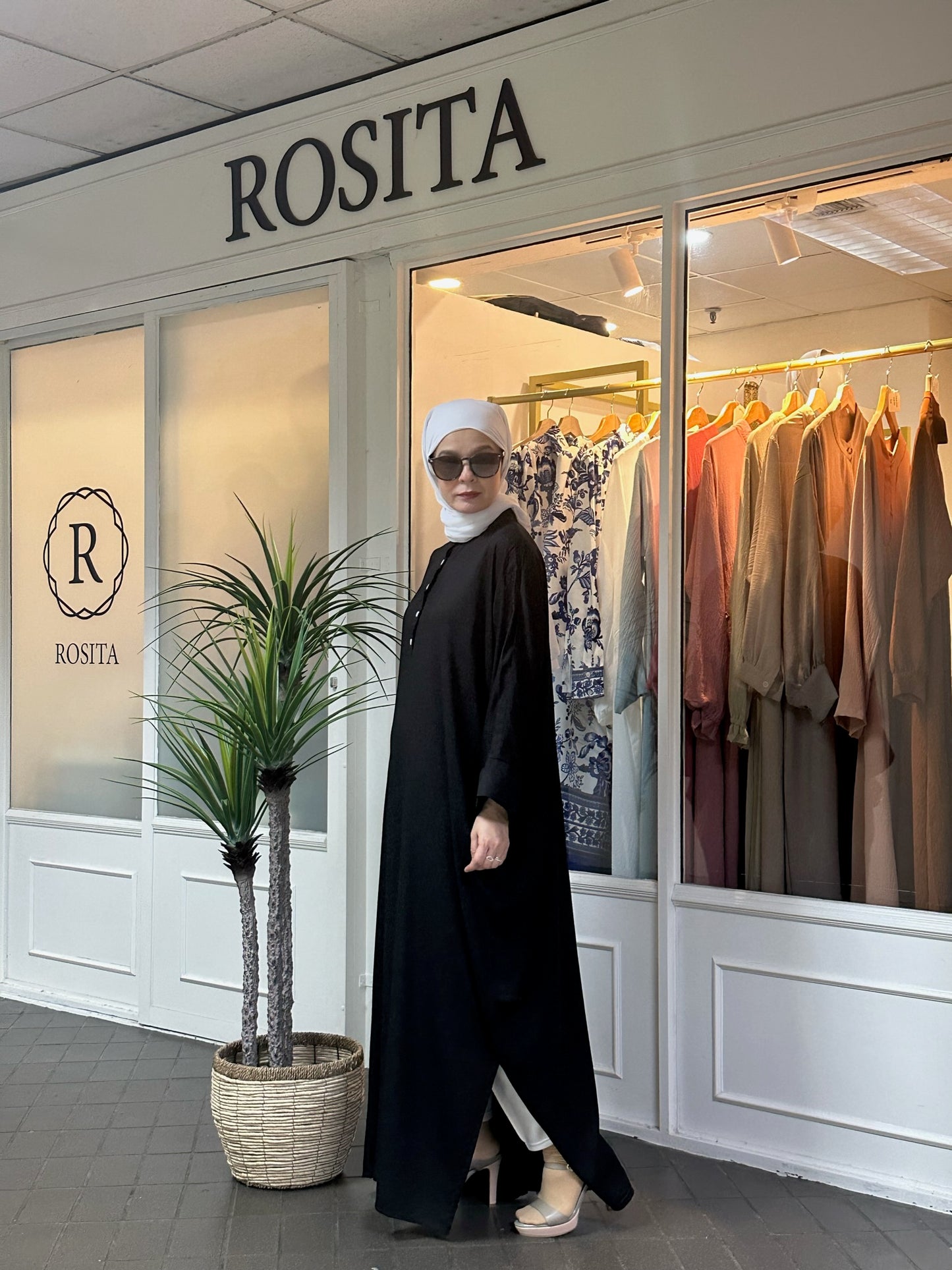 Dahlia Kaftan in Black