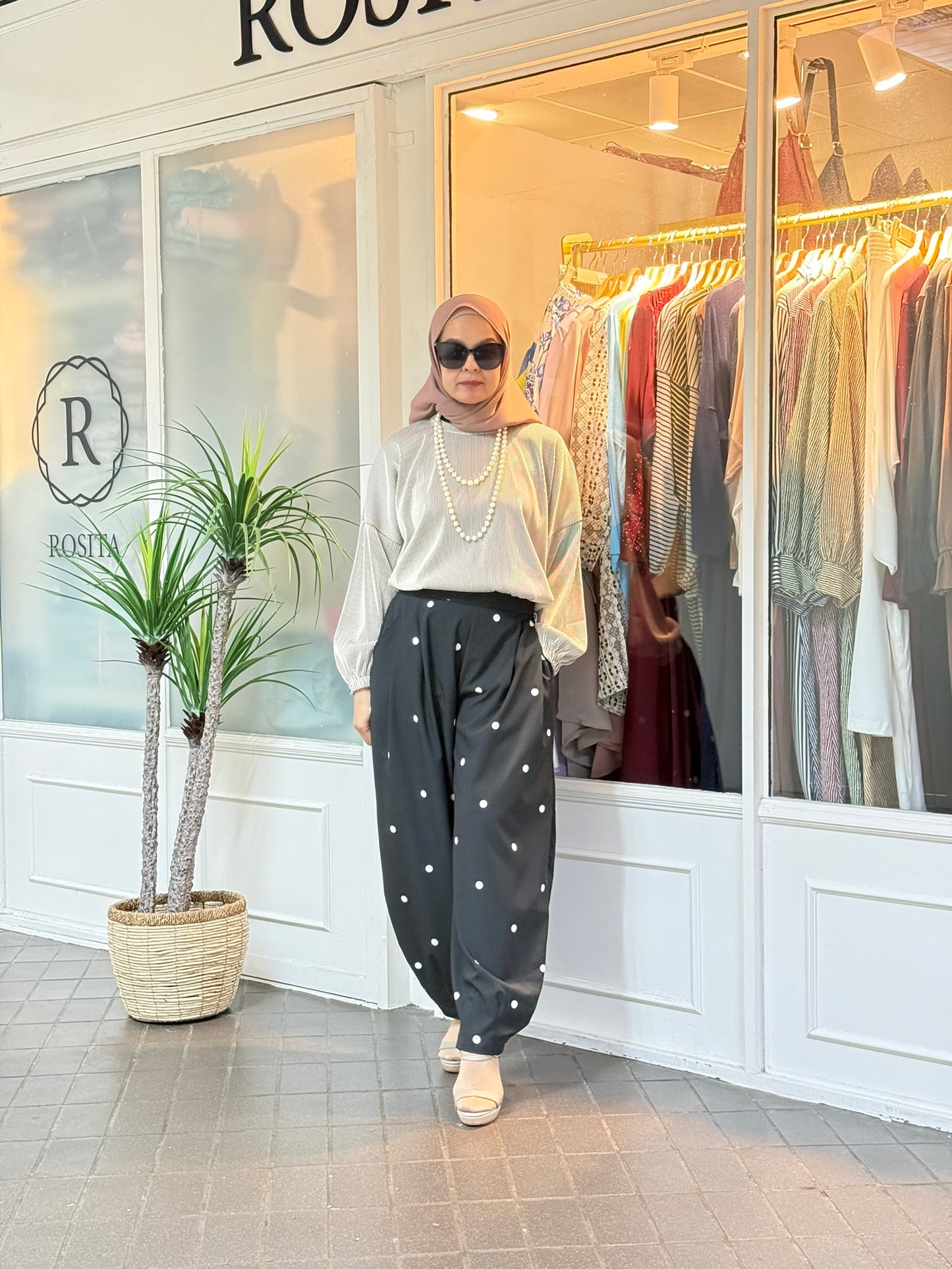 Hera Barrel Polkadot Pants in Black (NEW!)