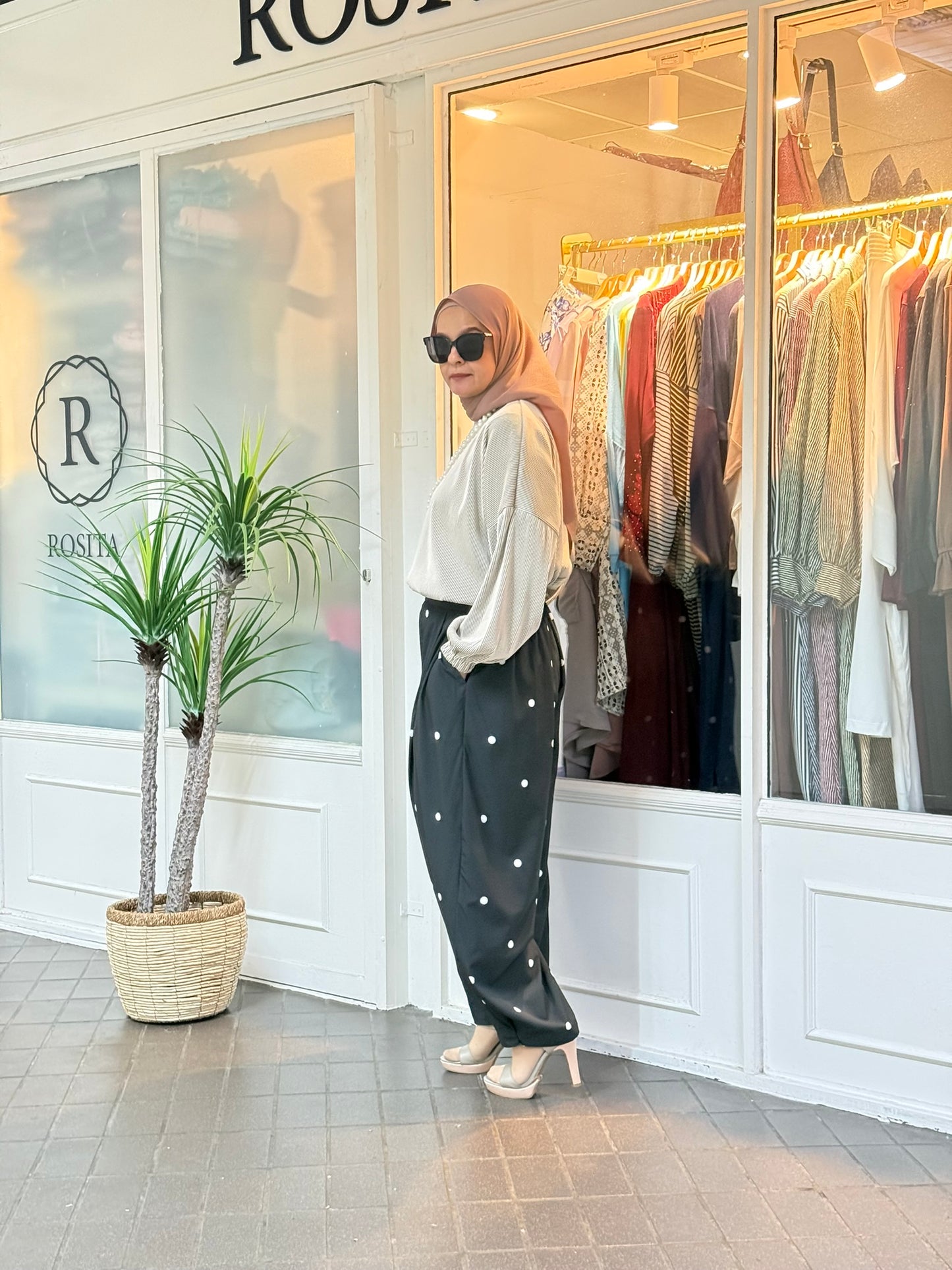 Hera Barrel Polkadot Pants in Black (NEW!)