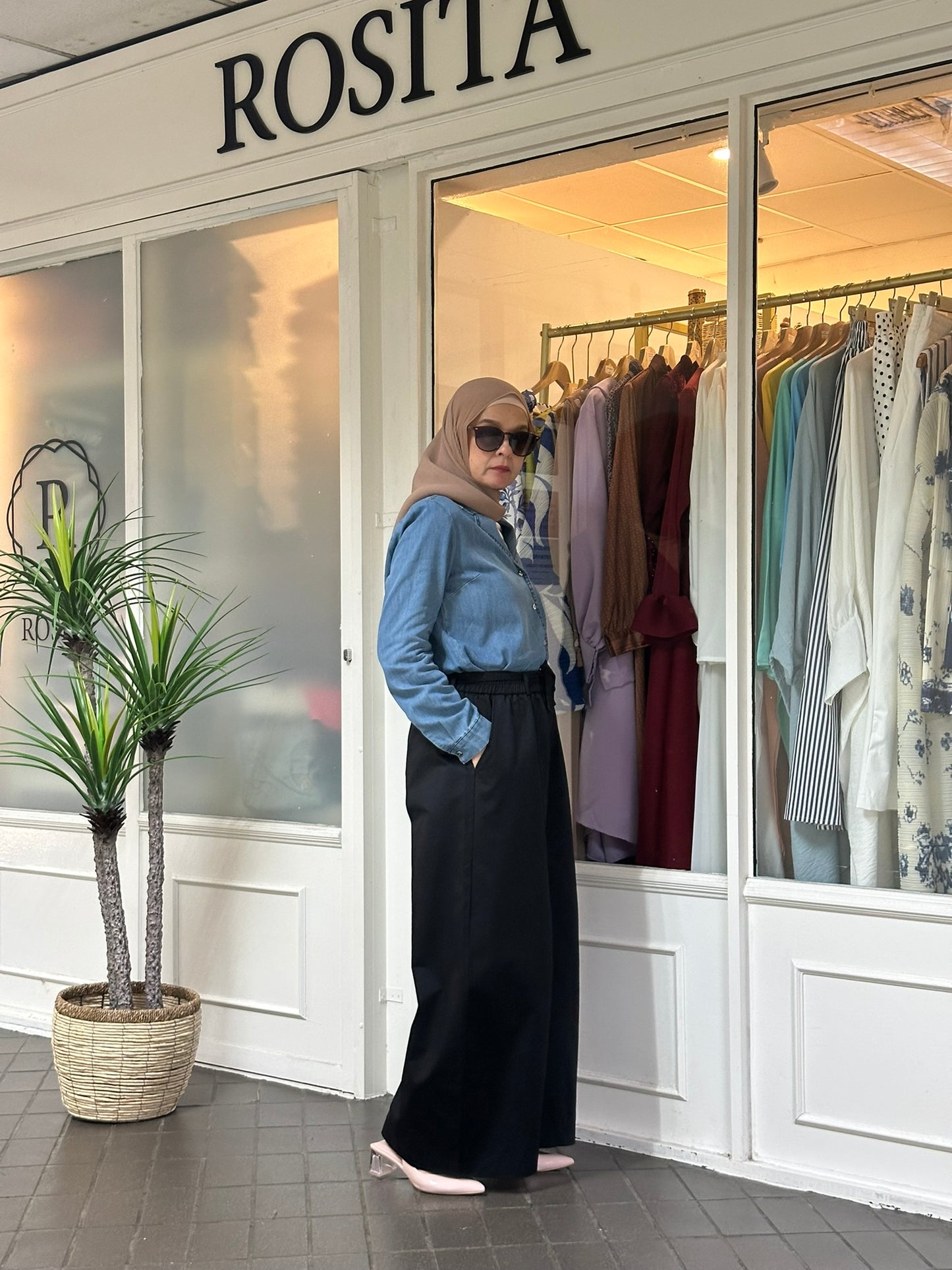 Suri Barrel Pants in Black (NEW!)