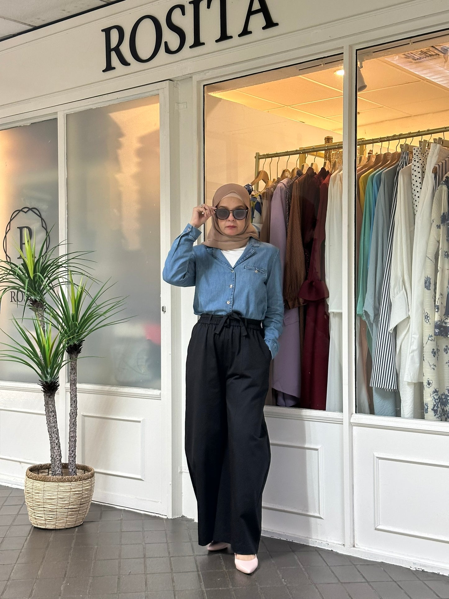 Suri Barrel Pants in Black (NEW!)