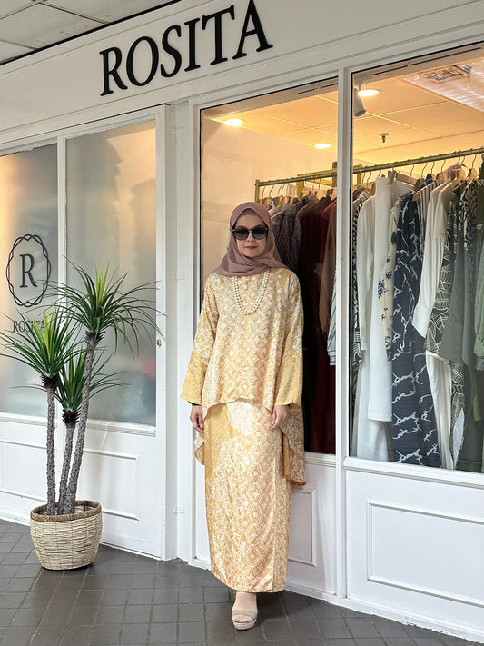 Dinda Batik Sutera Kurung Set in KP2 (NEW!)