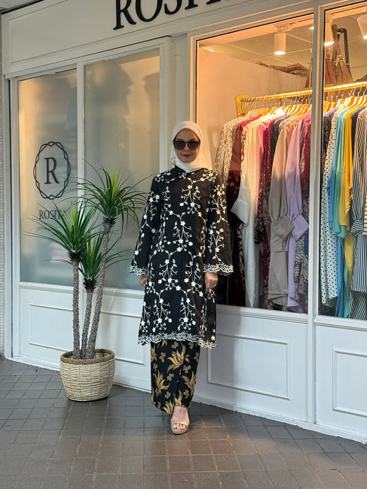 Ladies Ratna Embroidered Kebaya Top in Black (NEW!)