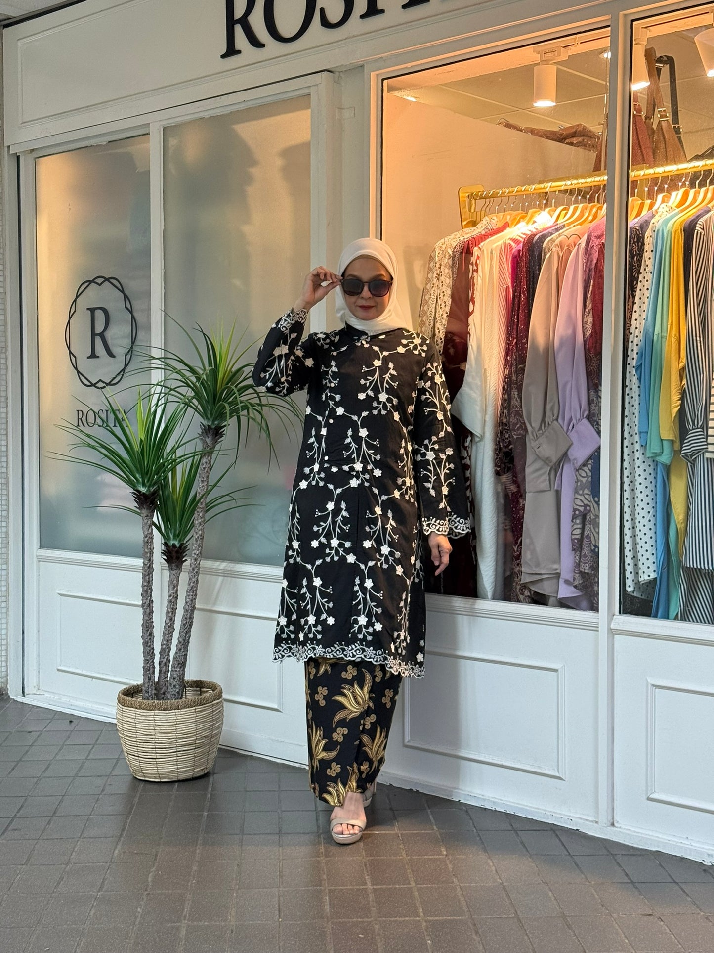 Ladies Ratna Embroidered Kebaya Top in Black (NEW!)