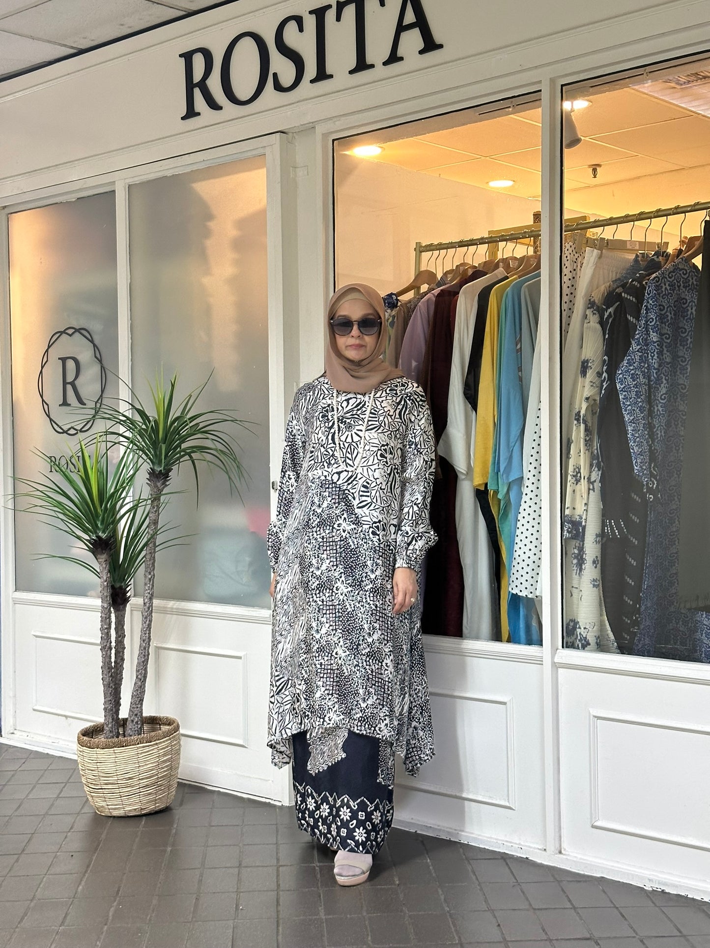Amanda Batik Sutera Kurung Set in BK56 (NEW!)