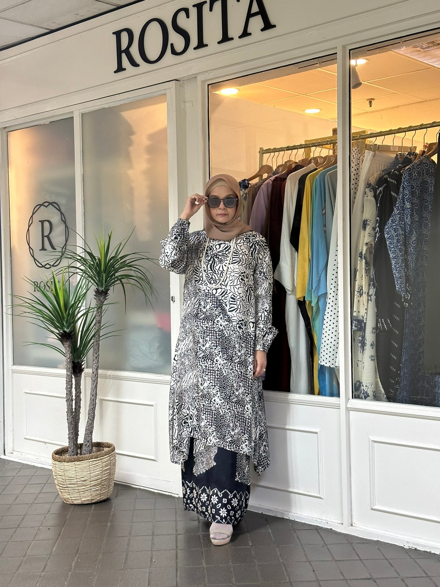 Amanda Batik Sutera Kurung Set in BK56 (NEW!)